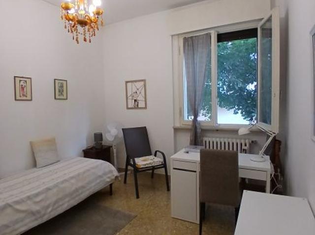 Stanza singola per studentessa in appartamento condiviso