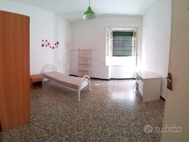 Stanza singola per studentessa universitaria