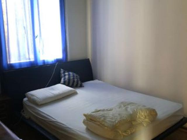 Stanza singola per ragazze in centro