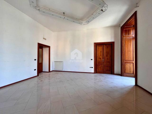 Stanza singola piazza Giuseppe Garibaldi 26, Napoli