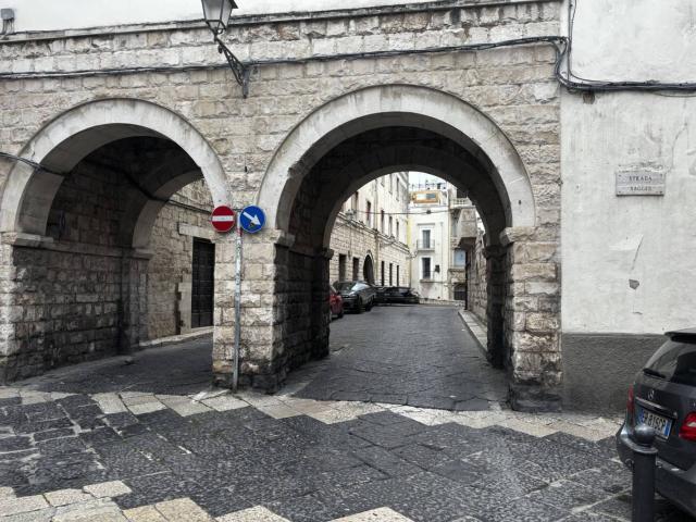 Stanza singola Strada Sagges 15, Bari