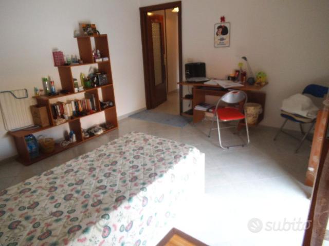 Stanza spaziosa con terrazzo privato
