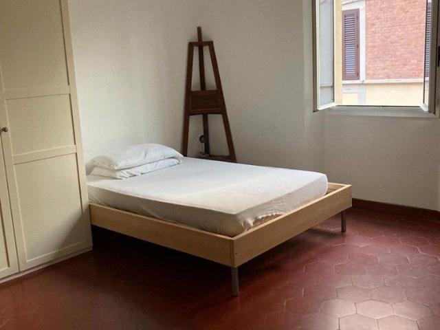 Stanza spaziosa e luminosa con bagno esclusivo