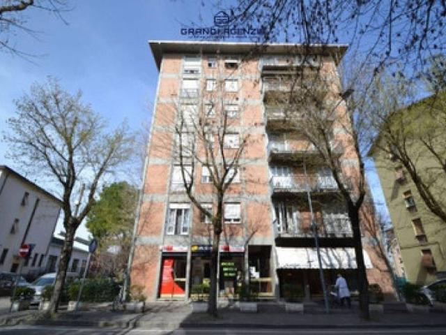 STANZA PER RAGAZZA IN ZONA COMODA E CENTRALE!