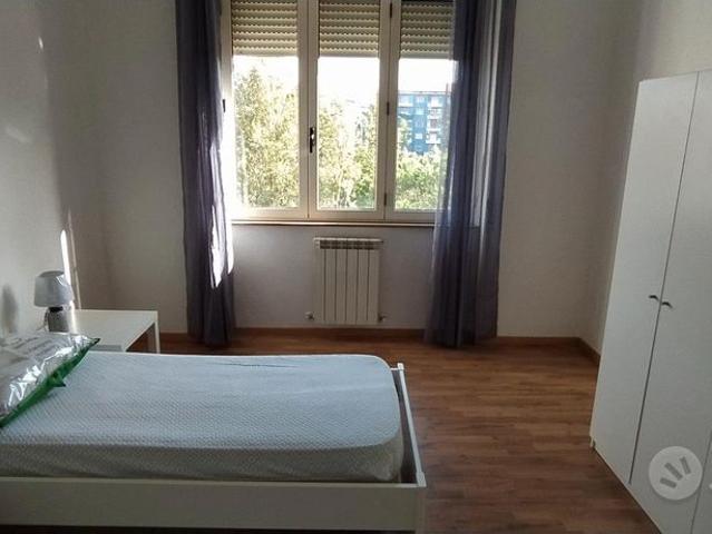 Stanza per ragazze in centro