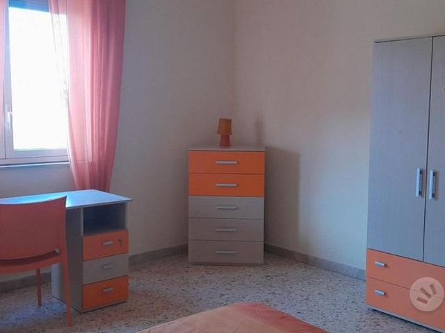Stanza per studentessa zona piazza S.M. di Gesù