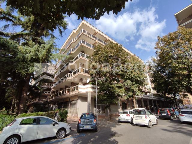 STANZA UFFICIO PER PROFESSIONISTI, CASERTA