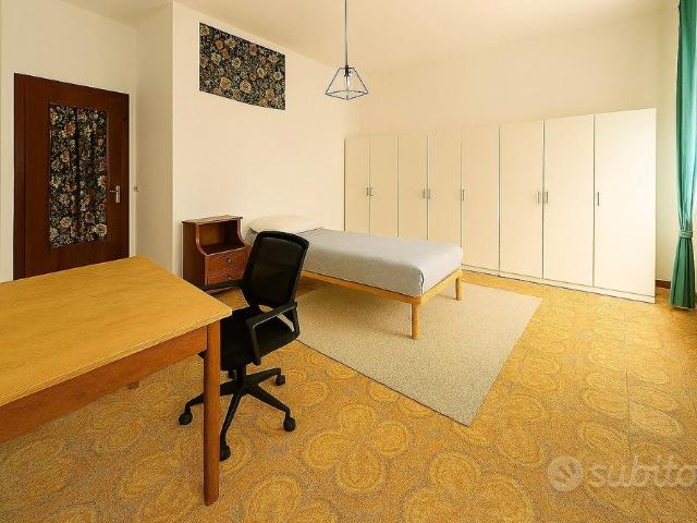 Stanza zona Ospedale, Reggio 250+spese