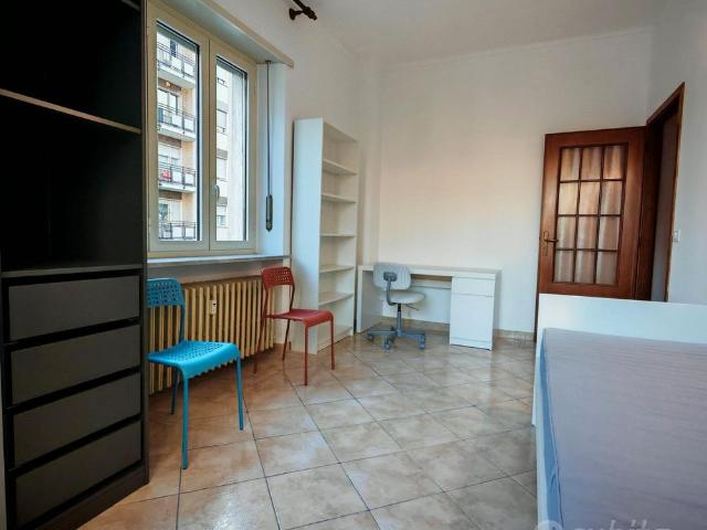 Stanze ammobiliate in zona servita e accogliente
