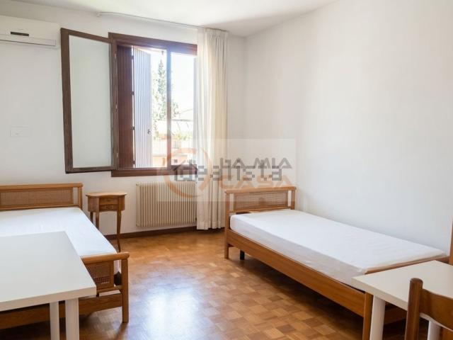 Stanze in affitto di m² in Piazza Costituzione, 16