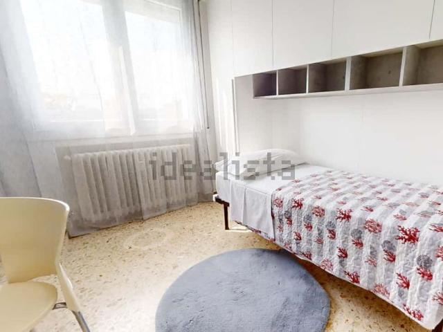 Stanze in affitto di m² in Via Trento, 21