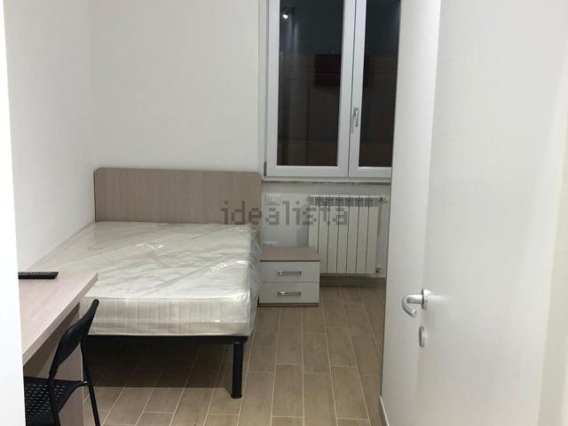 Stanze in affitto di m² in Via Angiolieri Cecco, 36