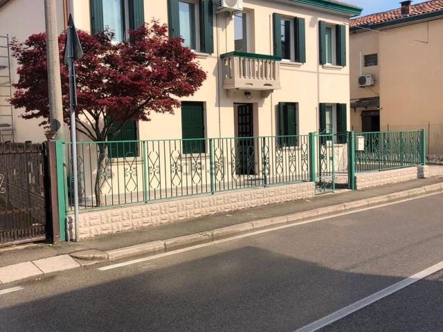 Stanze in affitto di m² in Via C. Giorato, 14