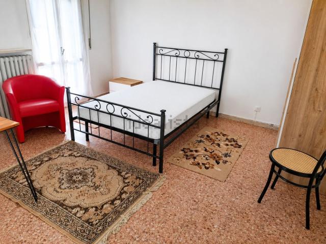 Stanze in affitto di m² in Via dei Fidenzi, 14