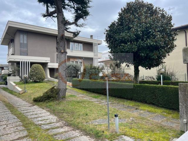 Stanze in affitto di m² in Via Giacomo Zanella