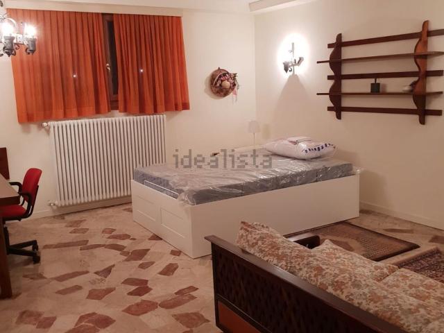 Stanze in affitto di m² in Viale Trieste