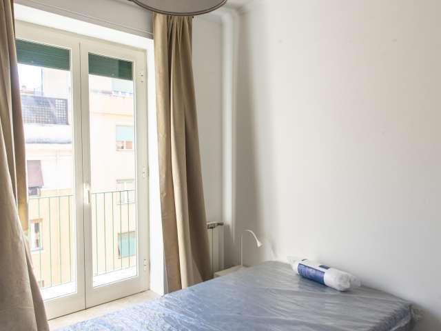 Stanze in affitto in un appartamento con 3 camere da letto a Roma