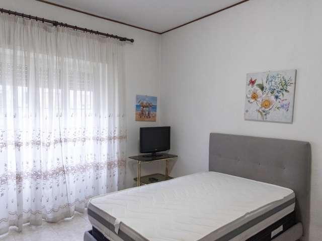 Stanze in affitto in un appartamento con 3 camere da letto a Roma