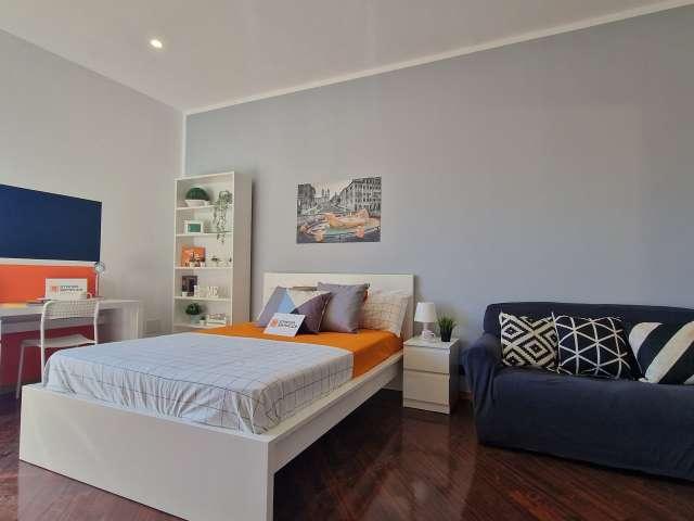Stanze in affitto in un appartamento con 4 camere da letto a Roma