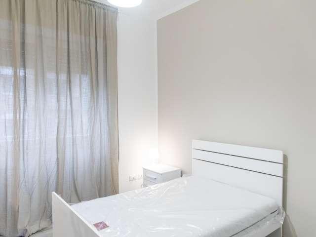 Stanze in affitto in un appartamento con 4 camere da letto a Roma