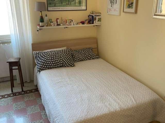 Stanze in affitto in un appartamento con 4 camere da letto a Roma