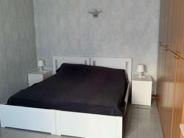 Stanze in affitto in un appartamento con 4 camere da letto a Roma