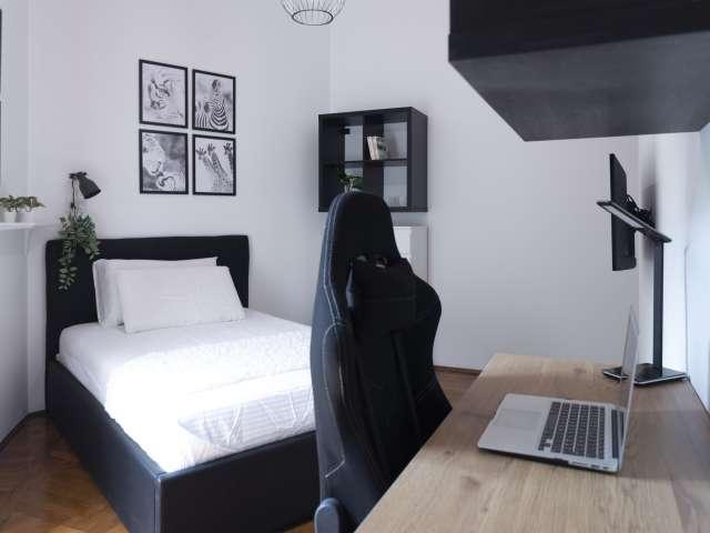 Stanze in affitto in un appartamento con 5 camere da letto a Milano