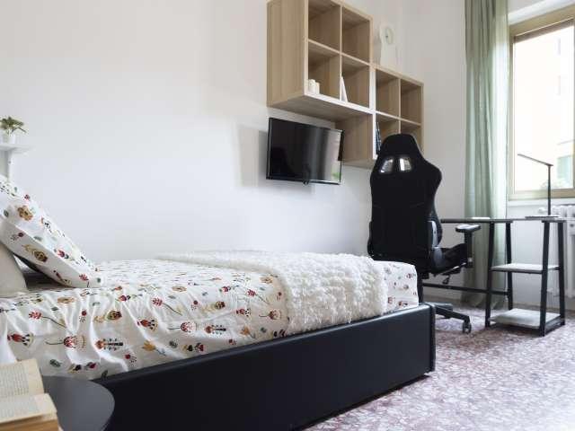 Stanze in affitto in un appartamento con 5 camere da letto a Milano