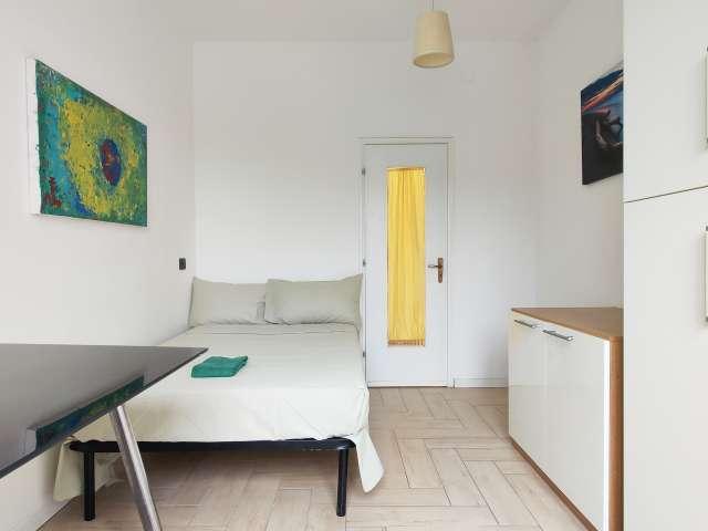 Stanze in affitto in un appartamento con 5 camere da letto a Milano