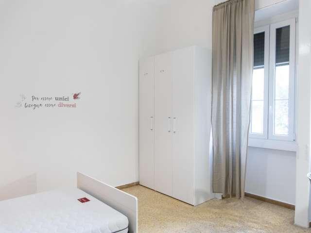 Stanze in affitto in un appartamento con 5 camere da letto a Roma