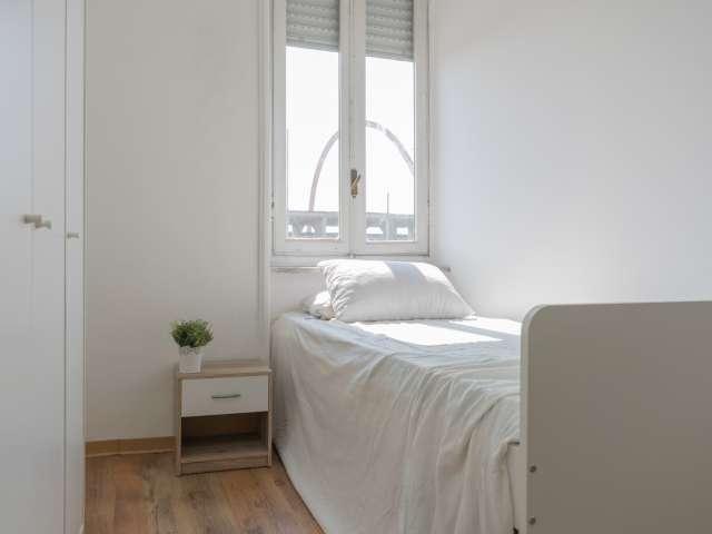 Stanze in affitto in un appartamento con 5 camere da letto a Torino