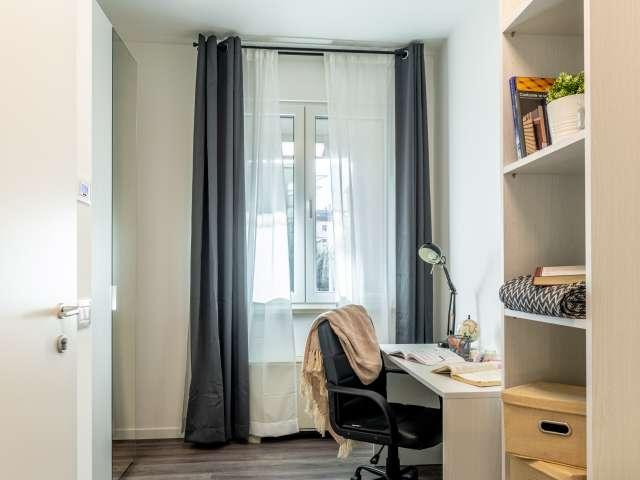 Stanze in affitto in un appartamento con 5 camere da letto a Trento