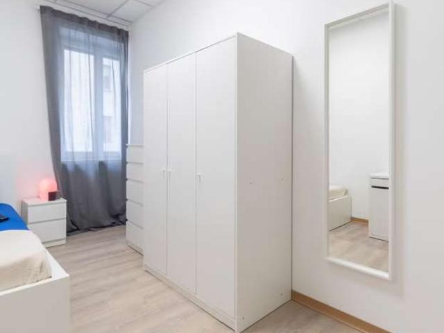 Stanze in affitto in un appartamento con 6 camere da letto a Torino