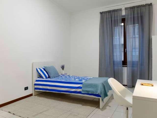 Stanze in affitto in un appartamento con 6 camere da letto a Torino