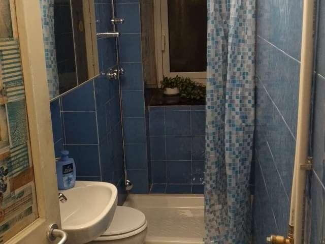 Stanze in affitto in un appartamento con 7 camere da letto a Genova