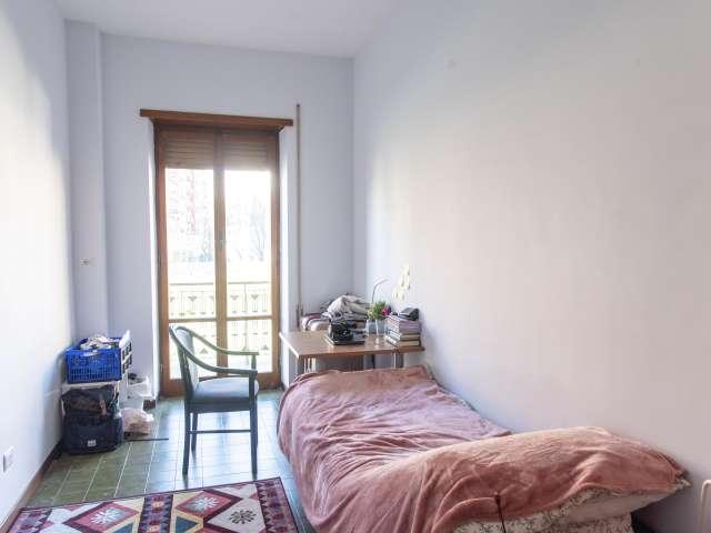 Stanze in affitto in un appartamento con 7 camere da letto a Roma