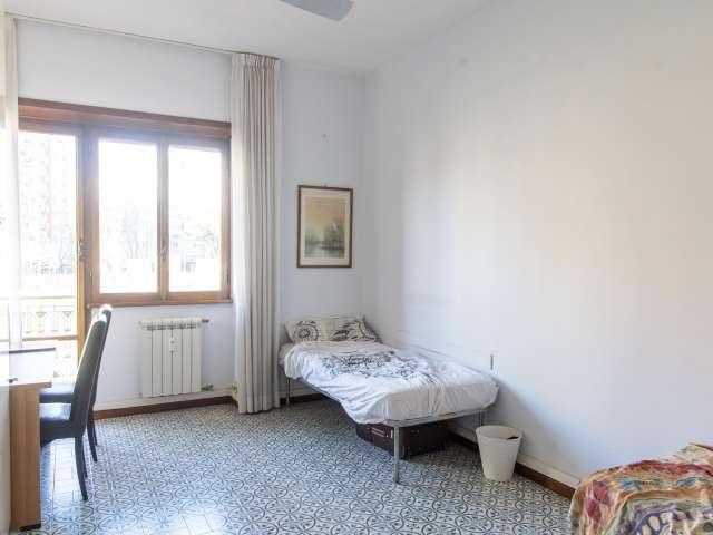 Stanze in affitto in un appartamento con 7 camere da letto a Roma