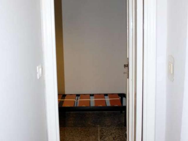 Stanze in affitto in appartamento con 3 camere da letto a Genova