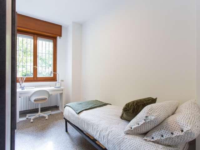 Stanze in affitto in appartamento con 3 camere da letto a Milano