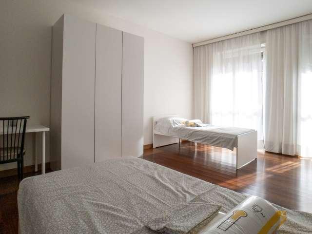 Stanze in affitto in appartamento con 4 camere da letto in Corsica, Milano