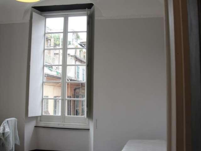 Stanze in affitto in appartamento con 5 camere da letto a Genova