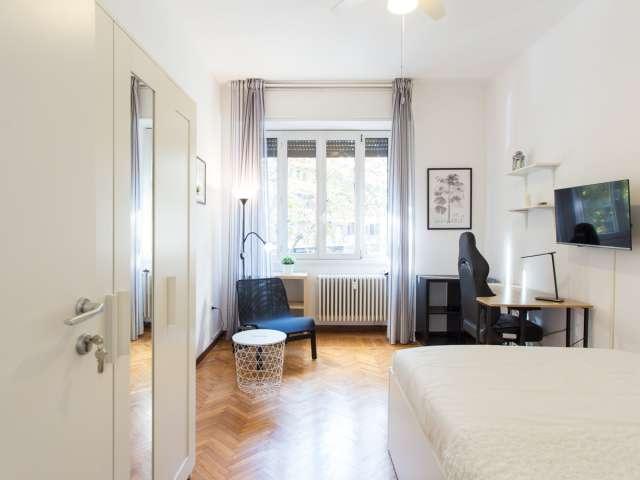 Stanze in affitto in appartamento con 6 camere da letto a Milano