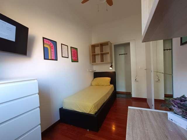 Stanze in affitto in appartamento con 6 camere da letto a Milano