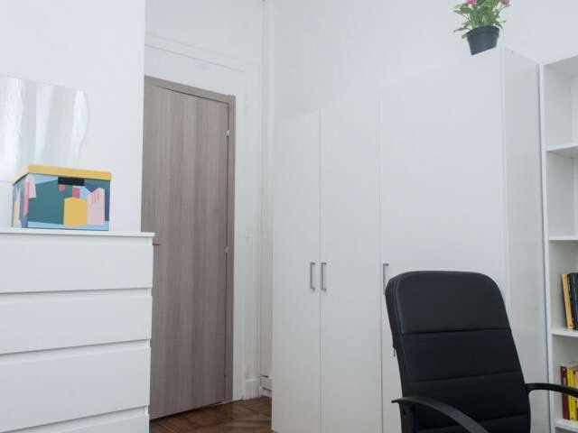 Stanze in affitto in appartamento con 6 camere da letto a Torino