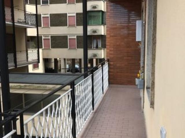 Stanze in trilocale ristrutturato a due passi dalla LIUC