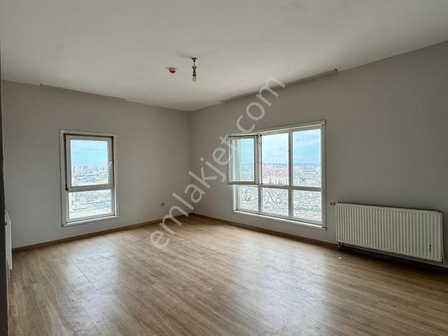Star Towers Sitesinde Teraslı Masrafsız 2+1 Kiralık Daire!