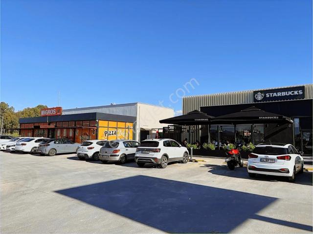 Starbucks Ve Migros Olan Sitede Havuz Cephe Şerefiyeli Daire