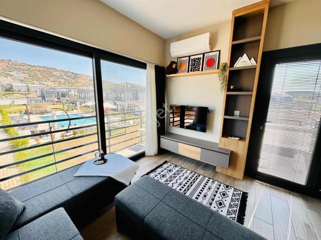 Starbucks Ve Migros Olan Sitede 35m2 Teraslı Havuz Cephe Daire