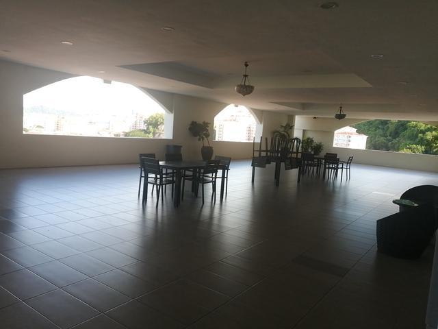 Starhill Luxury Condo Corner Unit Partly Furnished 2CP