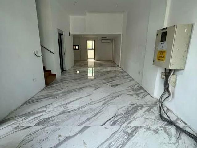 Starlight Road D8, Terrace